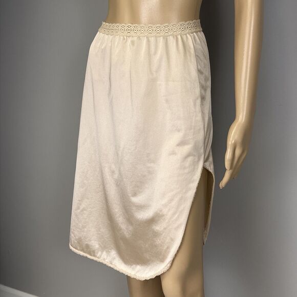 Vintage Lorraine Half Slip Size Small Beige High Slits Lace Nylon Stretch Lace - Picture 1 of 10